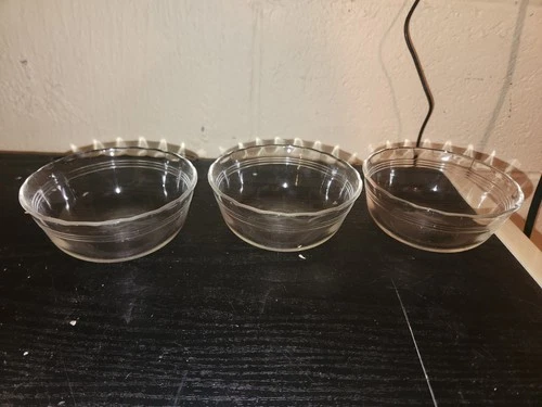 set of three Pyrex 464 Scalloped 3 Ring Glass Custard Cup Ramekin 10oz. EUC