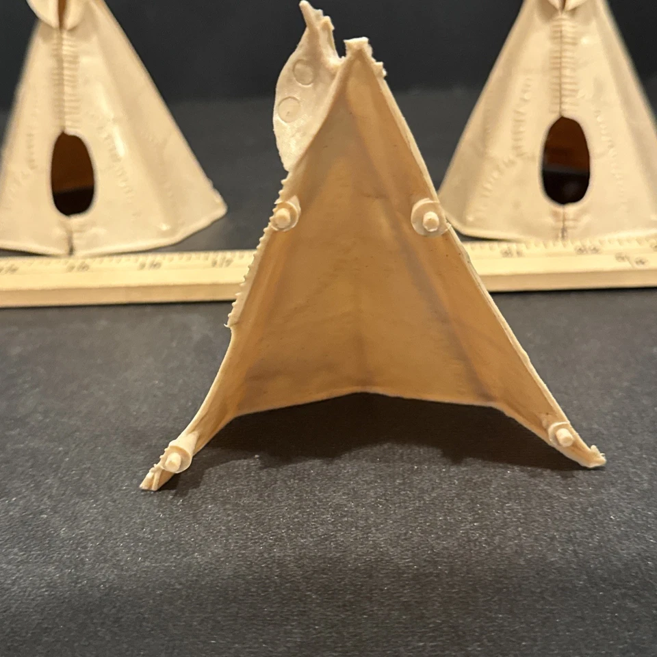 Two Vintage Marx Fort Apache Stockade #3675 - Series 5000 Tan Indian Teepee - Image 3 of 4