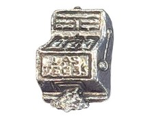 Z15 Las Vegas One Arm Bandit Traditional fine English Pewter Pin Badge