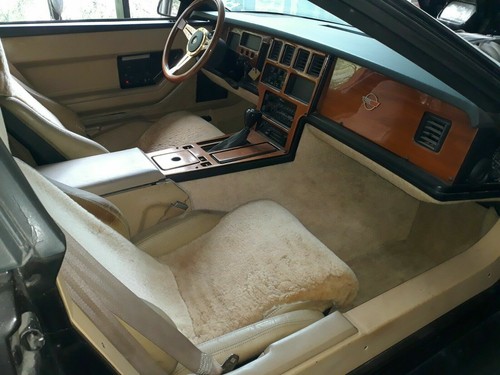 Kit de transmisión de alfombras de felpa interior completo Chevrolet Corvette 85' escala 1/8 monograma - Imagen 8 de 11