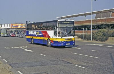 FOTO Speedlink Flughafen Scania K113 516 M716KPD in Heathrow, APS - G. Morant