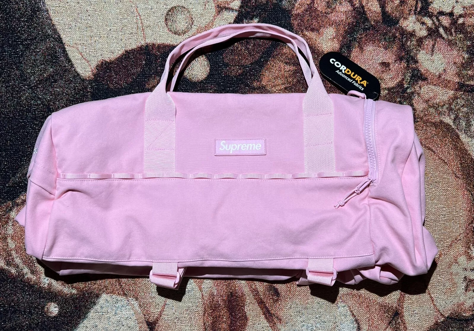 Sac de voyage Supreme SS25 rose clair neuf
