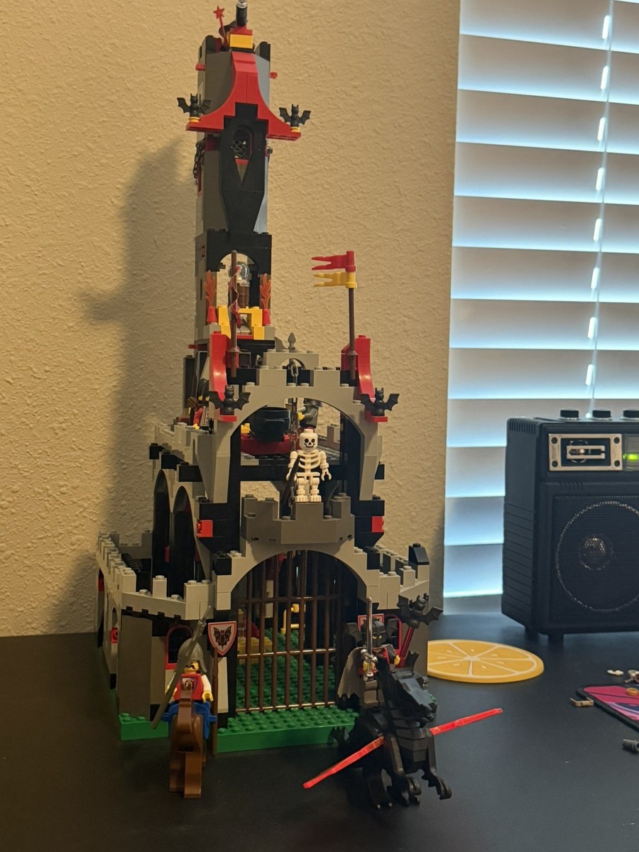 LEGO 6097 Fright Knights: Night Lord's Castle 100% Complete