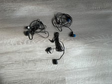 trois jeux d'écouteurs neufs