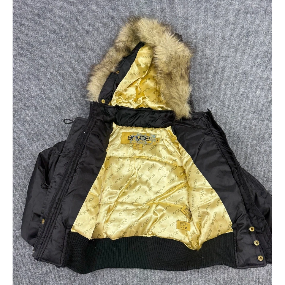 Chaqueta de bombardero con capucha negra vintage de piel sintética adornada con lentejuelas doradas Enyce para niños Foto 2 de 4
