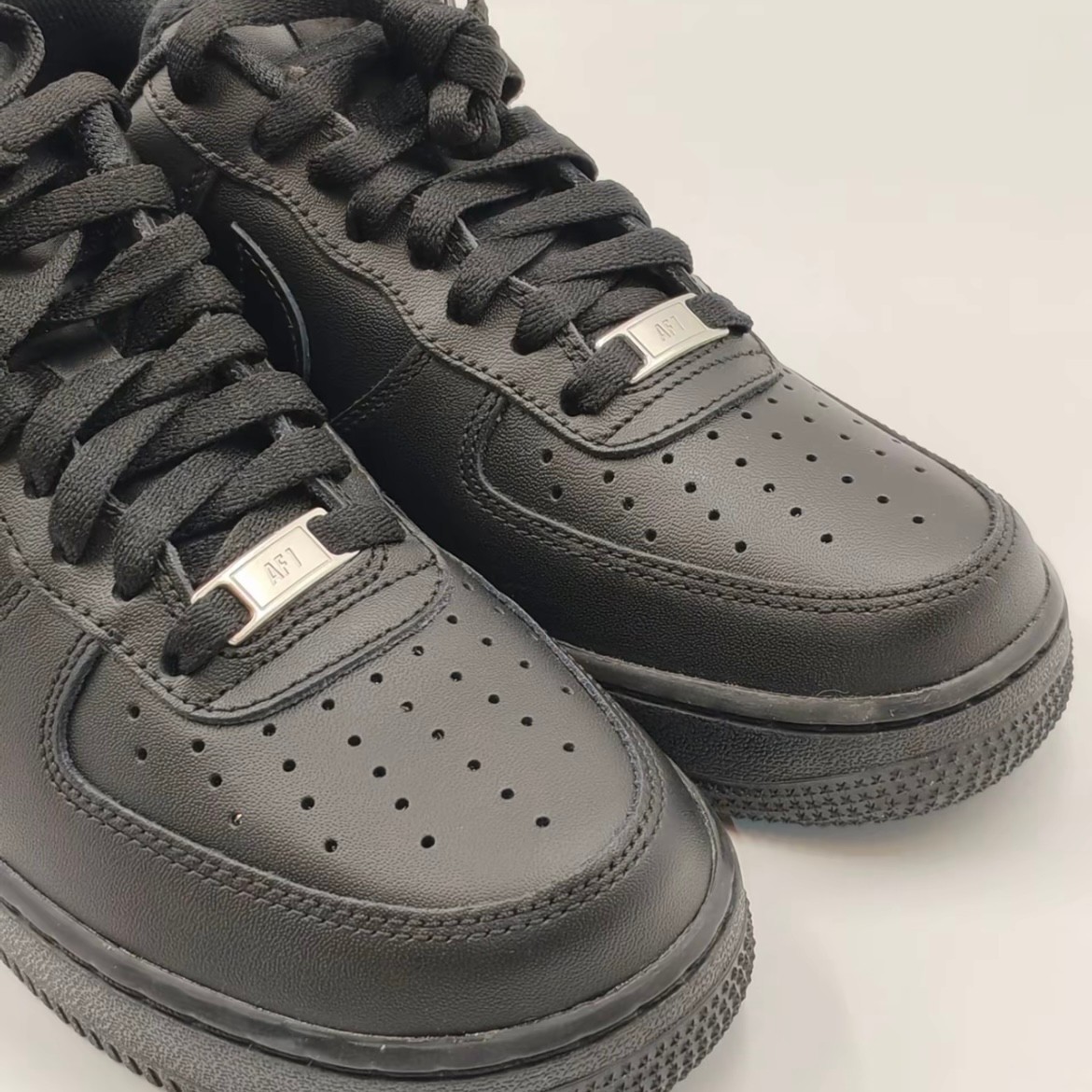 Men's Nike Air Force 1 '07 Low Triple Black/White Classic Sneakers US Men's Size