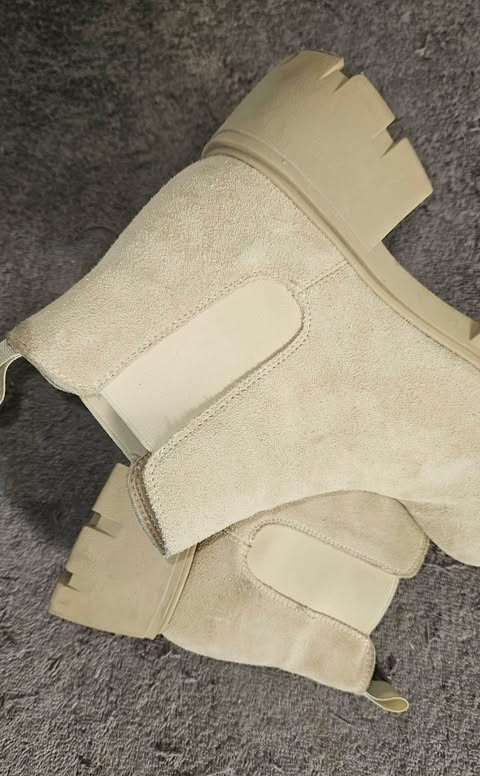 Steve Madden Howler Chunky Heel Chelsea Boots  sz 9.5 M Sand Suede