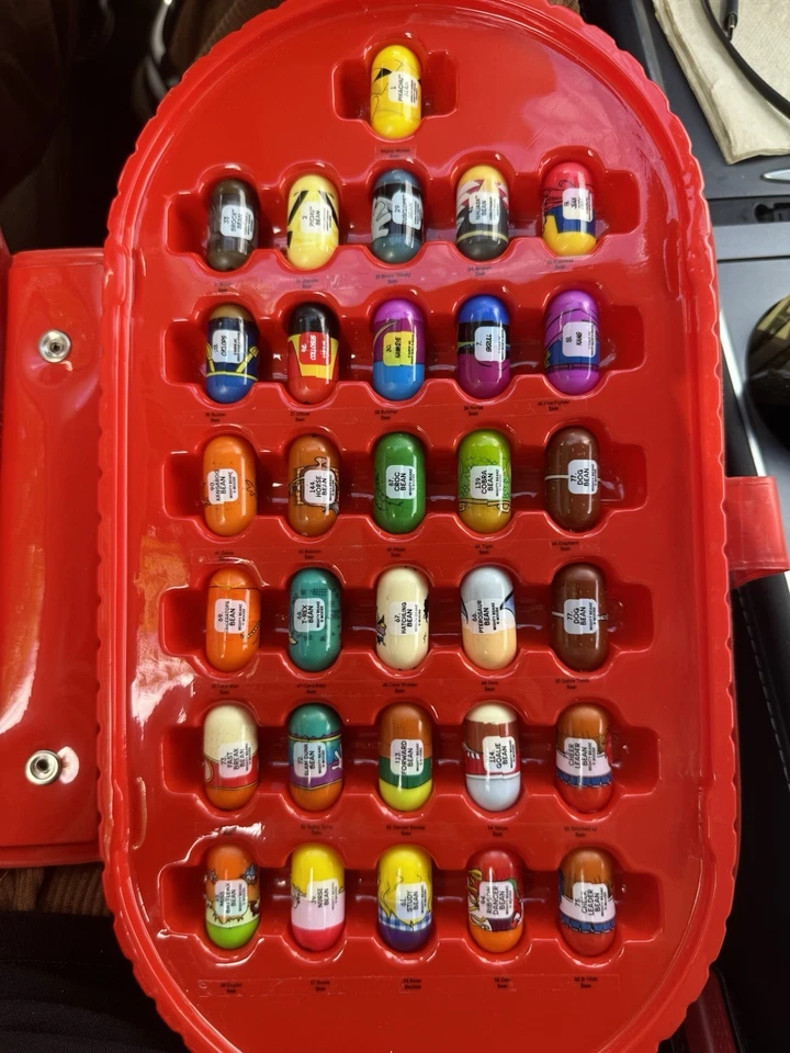 Mighty Beanz Lote de 50 Con Estuche Rojo Coleccionista Mixto Pokemon Marvel + Extras Foto 4 de 4