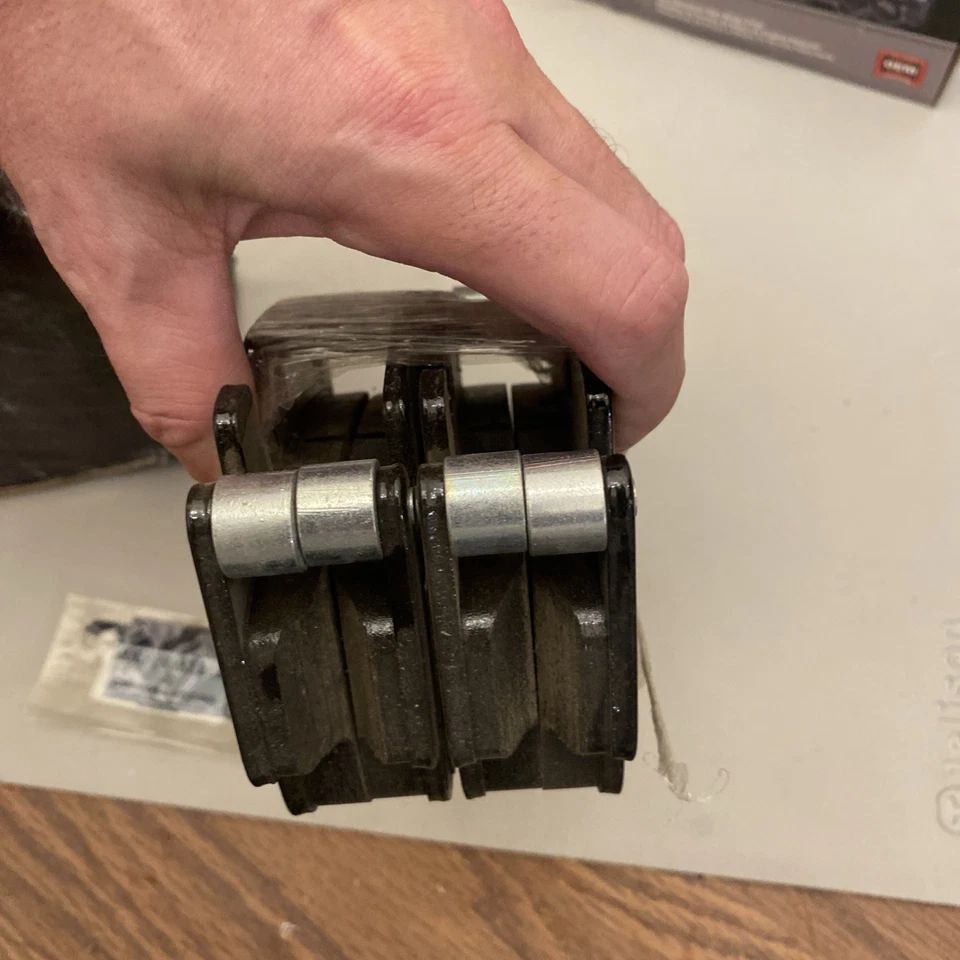 Juego de pastillas de freno de disco Akebono EUR917 para 99-07 Porsche 911 Boxster Cayman Foto 3 de 4