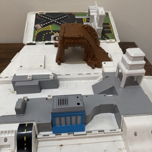 Playset pieghevole vintage 1991 Micro Machines Galoob Super City Van camper con auto - Foto 3 di 10