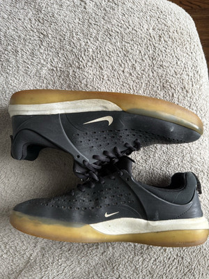 Nike SB Nyjah 3 Men s Skateboarding Sneakers Black/White Gum Low Top