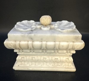 Exceptional Antique Ornate White Marble Alabaster Double Inkwell Shell Motif