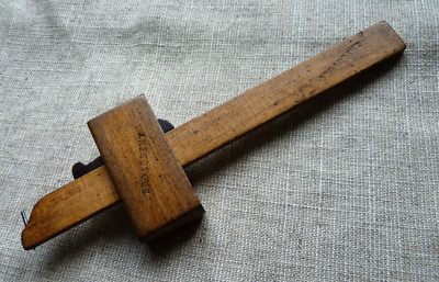 Vintage Holz Markierungslehre Flachschreiber Breitgebogen   
