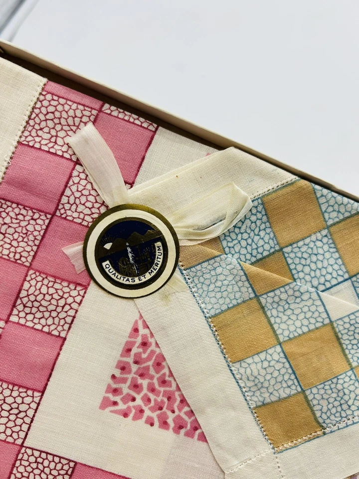 Lote vintage de 3 lenços bordados femininos novidade feitos na Suíça - Imagem 4 de 4