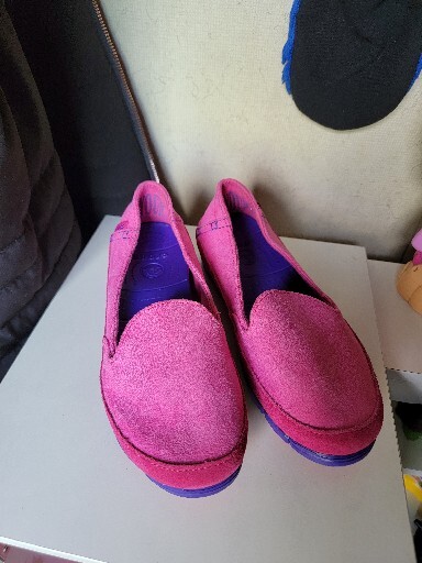 CROCS Stretch Sole Women's Size 5 Shoes Pink Canvas Slip On Comfort Loafer