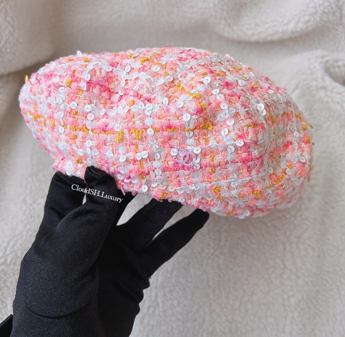 Auth Chanel 19C Runway Pink Tweed CC logo Beret M