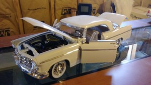 maisto chrysler 300b 1956