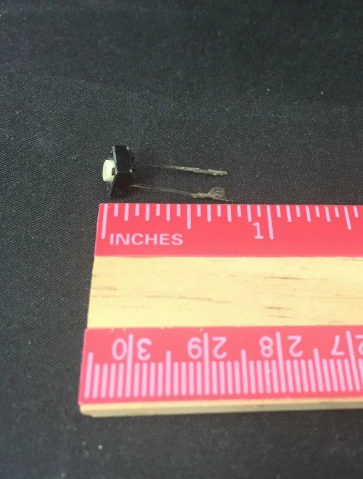 (5x) 0 .05A 24V - SPST-NO - 6x6mm Tactile Switch -  Radial Lead - Omron B3F-6000 - Image 4 of 4