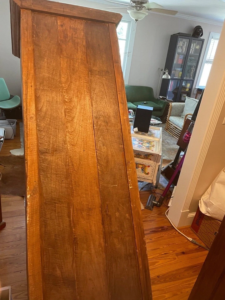 SALE- Antique Early American 18th Century Chimney Cupboard in Great Condition - Image 4 of 4