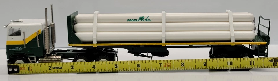 Conrad Model 3519 1:50 Scale Freightliner Hydrogen Pipe Trailer Air Products - Image 2 of 4