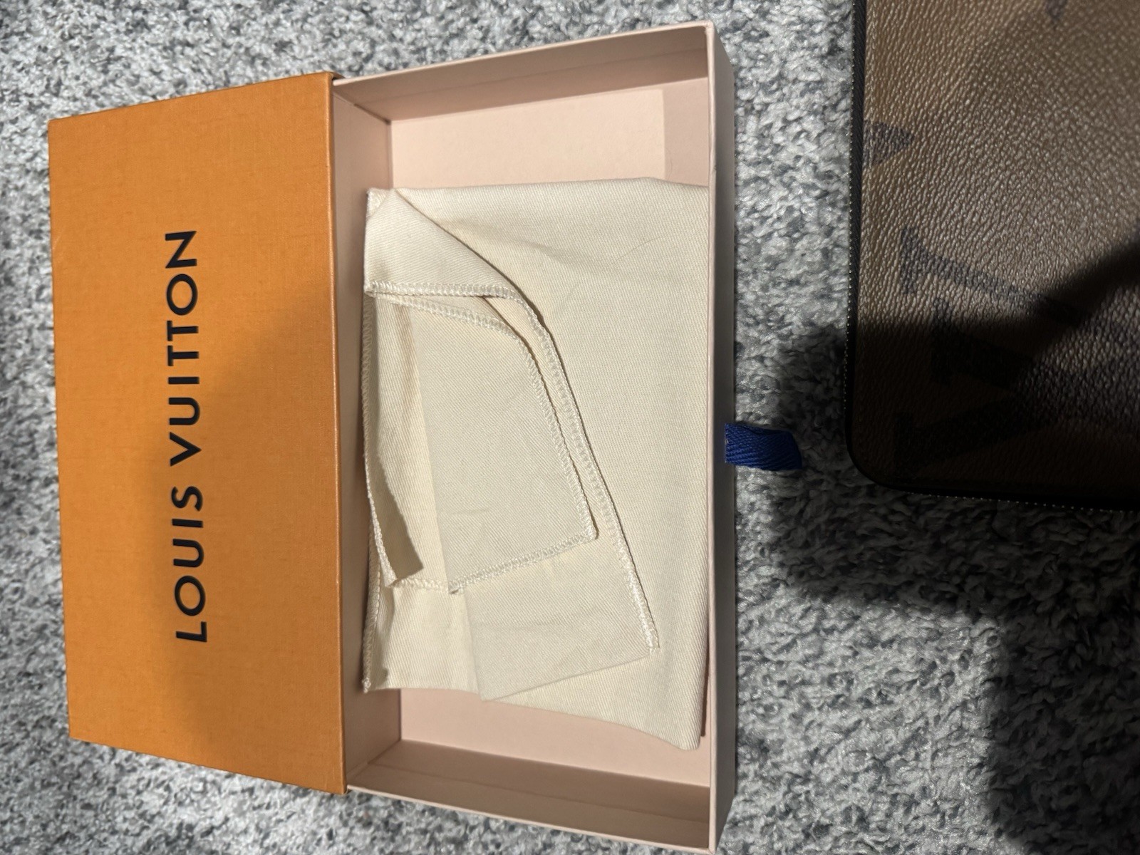 Authentic Louis Vuitton Large LV Monogram - image 1