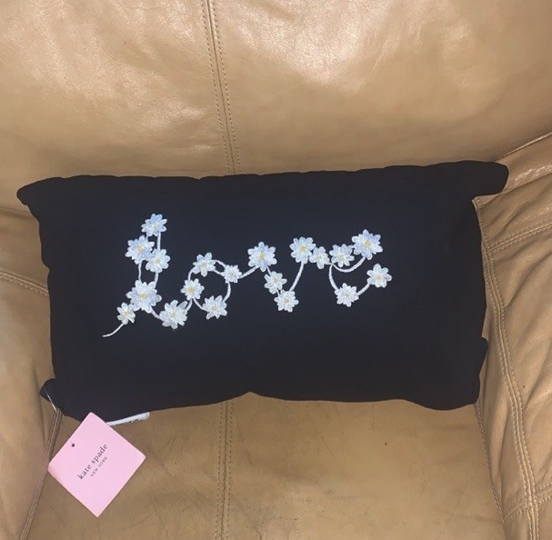 New KATE SPADE Set 2 Black White Daisy 'Love' Throw Pillow Spring / Summer NWT thumbnail 3