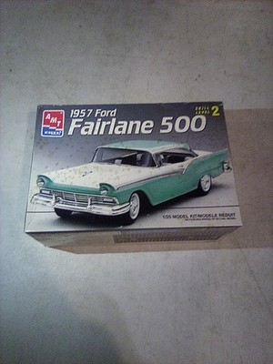 A7B 1:25 1957 Ford Fairlane 500 AMT/ERTL  8028 Open Box, Complete 