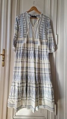 langes Sommerkleid von Hallhuber in warmen Weiß mit hellblauem Muster Gr. 40