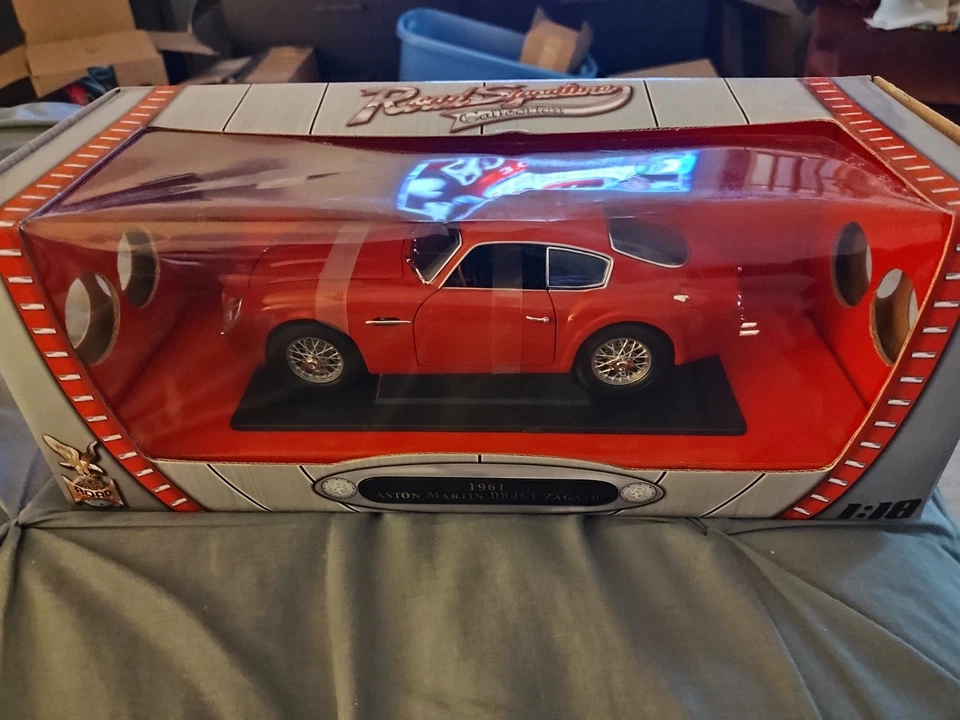 Road Signature 1961 Aston Martin DB4GT Zagato 1:18 Scale - Image 2 of 4