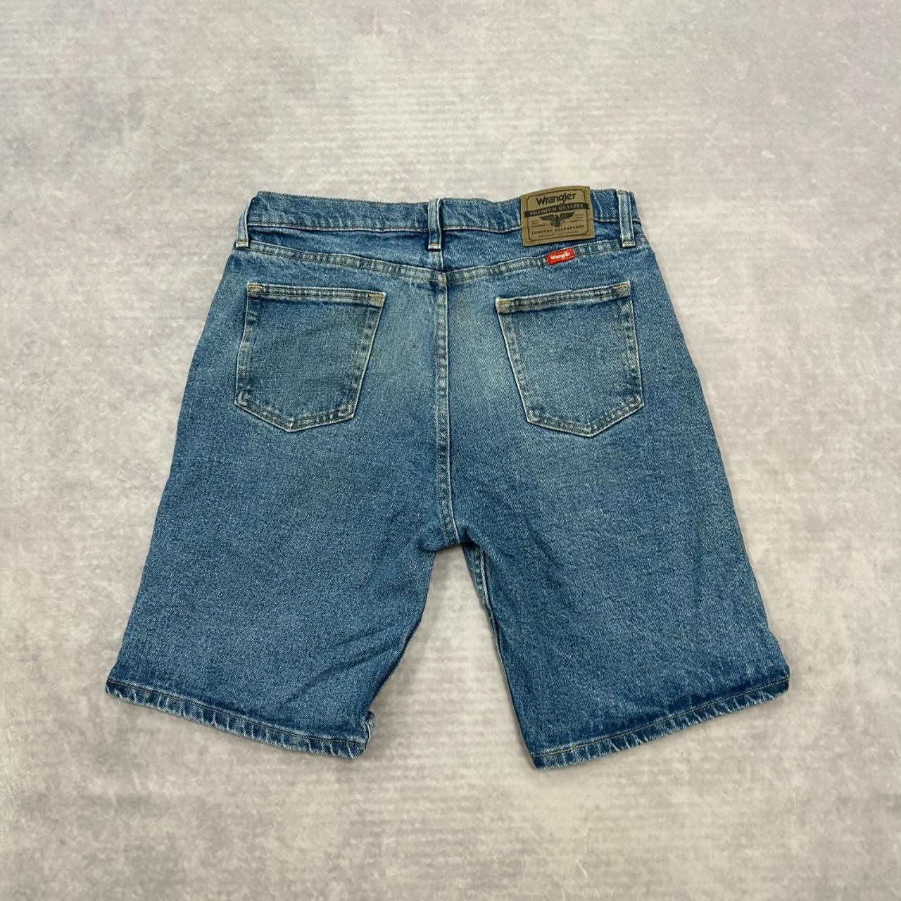 Wrangler Denim Shorts Relaxed fit Jean shorts / jorts Men's 32 thumbnail 5