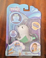 Fingerlings Glow in the Dark Baby Narwhal - Interactive Lights, Sound,  Motion