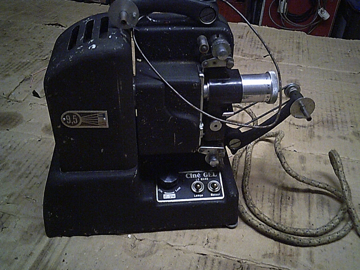 VINTAGE '50s CINÉ GEL ROYAL #210 8mm PROJECTOR