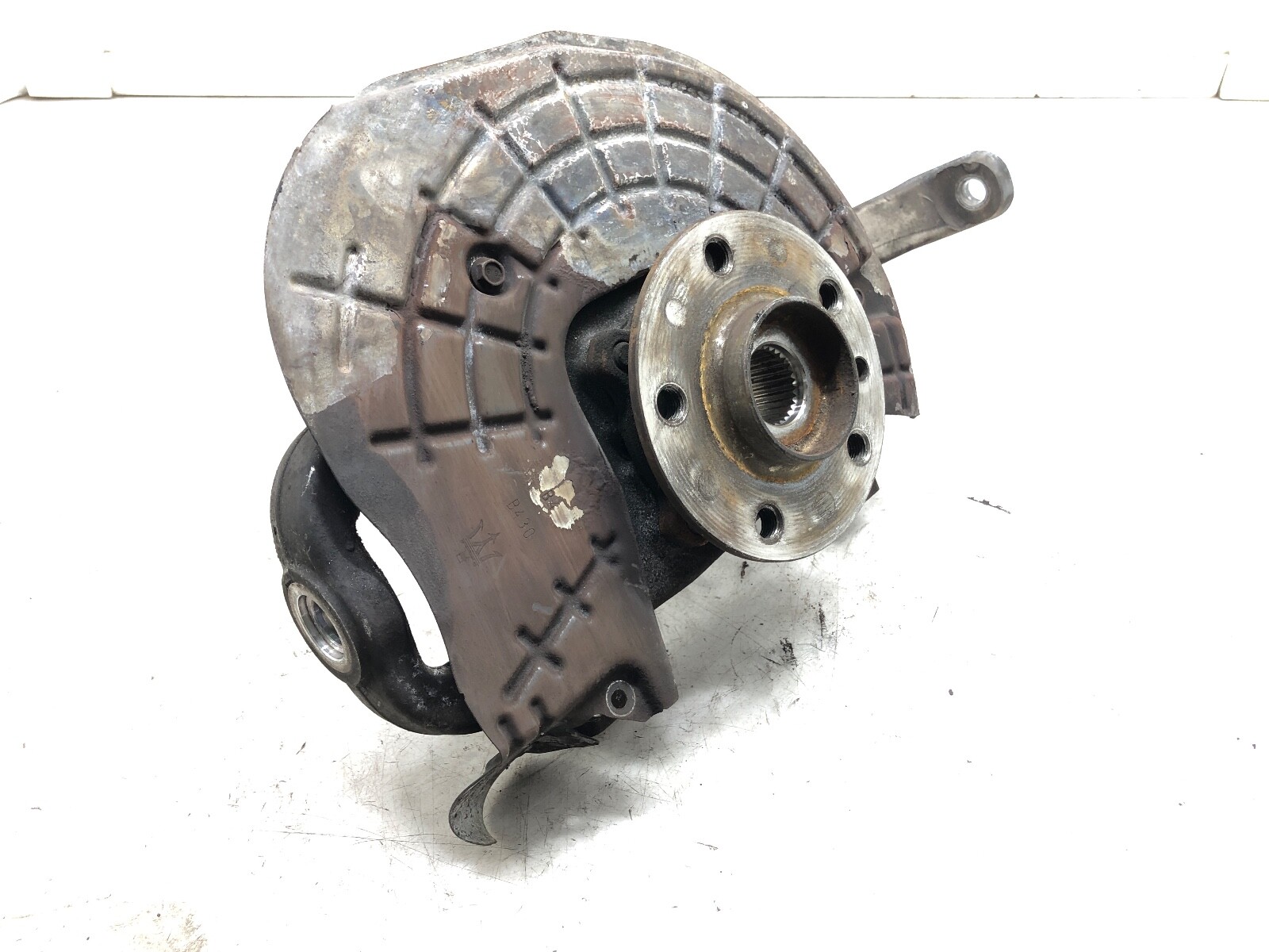 2014-2020 MASERATI QUATTROPORTE AWD RIGHT PASS FRONT SPINDLE KNUCKLE HUB OEM.