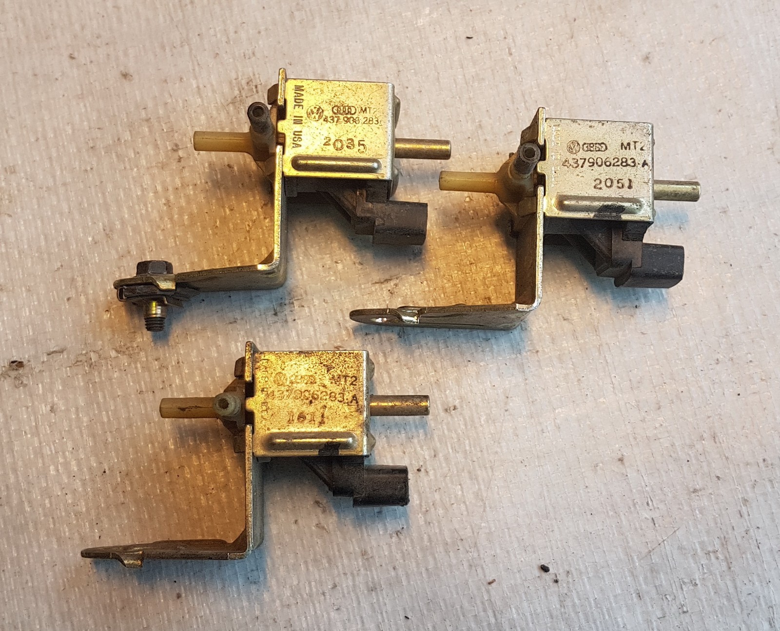 AUDI VW Umschaltventil Magnetventil 437906283A online kaufen | eBay 