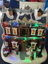 Carole Towne 2021 LED Bowen Station Library, Lights & Music Complete No Box