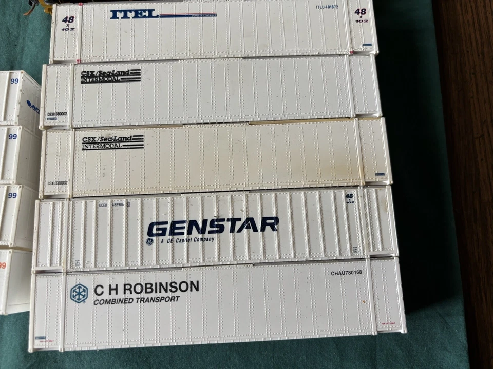 Walters Intermodal Containers, Flat Car w/ Trailer - 11 Pieces, HO - Image 3 of 4