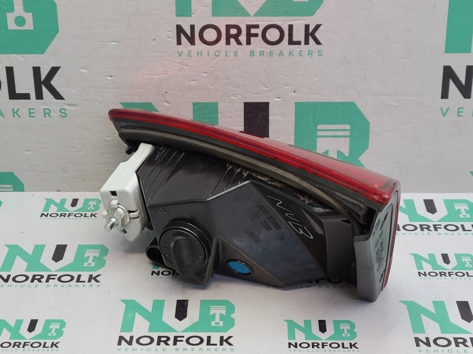 Maserati Ghibli M157 Left Inner Taillight 0 6700046820 - Image 4 of 4