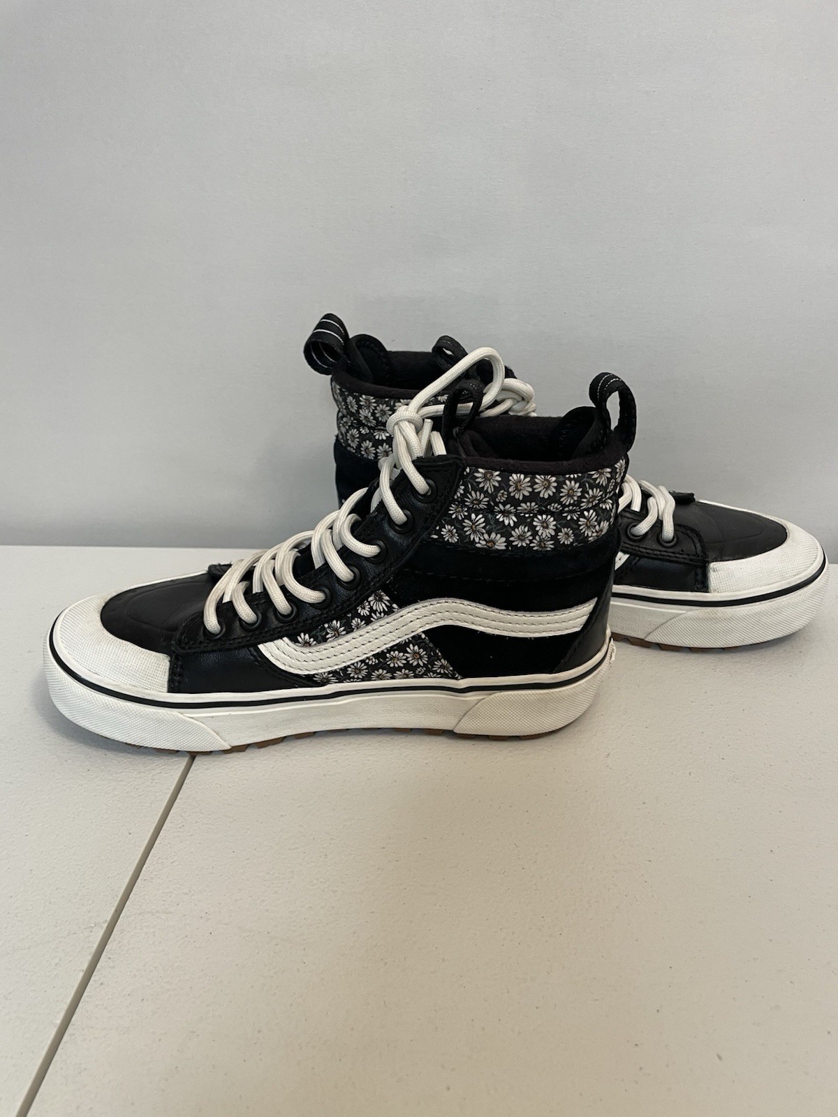 VANS Sk8-Hi MTE Hiking Black White Floral Women  Size 6 High Top Hydroguard 360 thumbnail 4