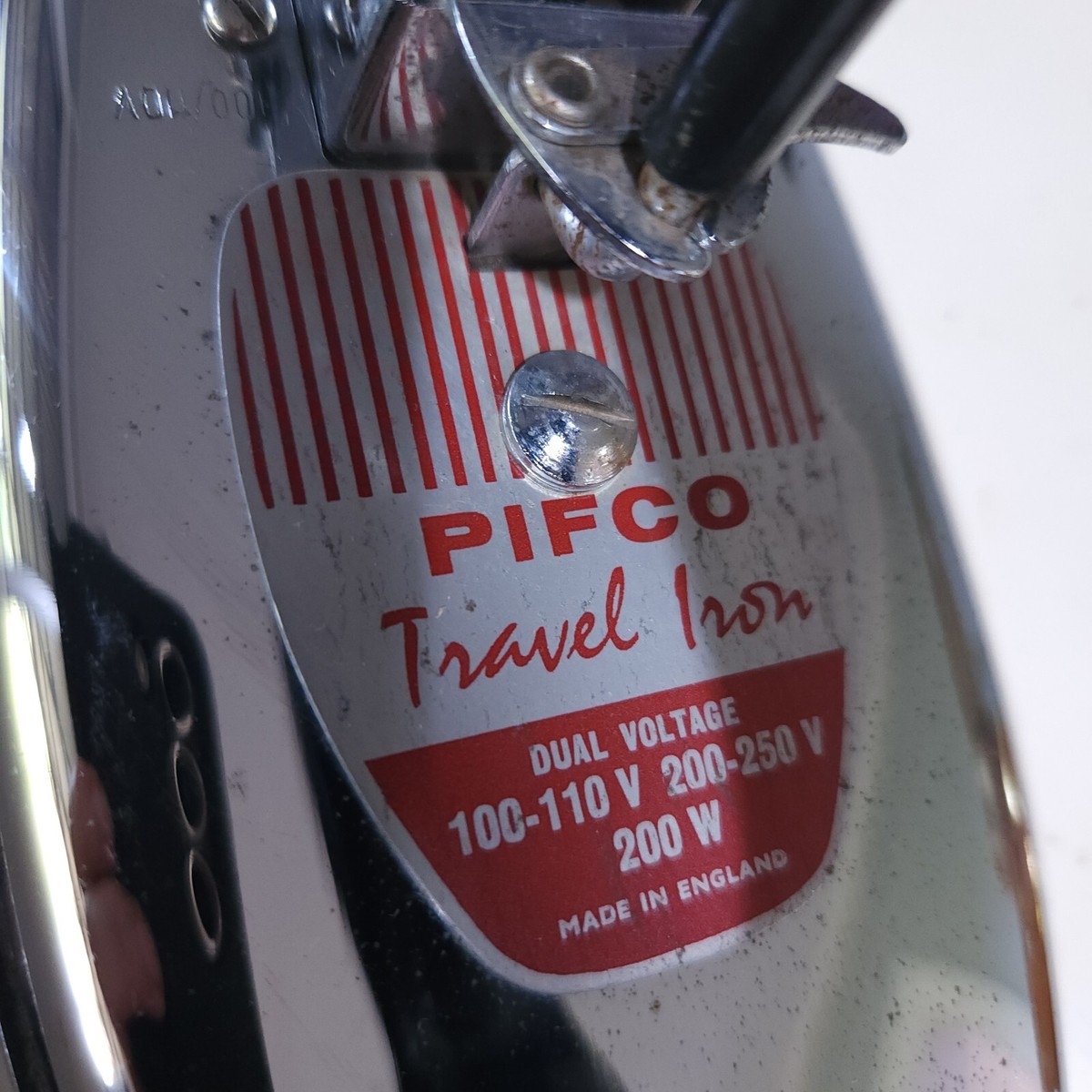Ancien fer de voyage Pifco double tension 100-240V et étui