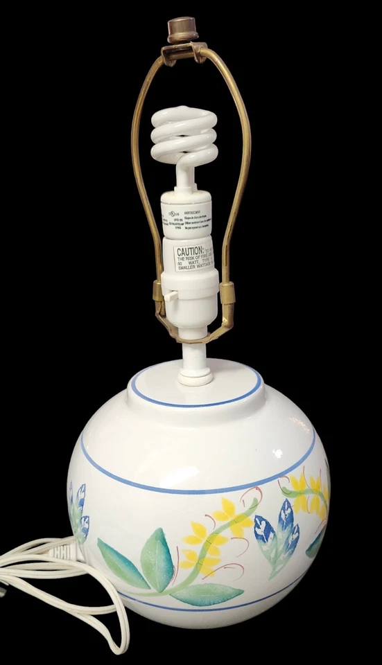 "Lámpara de mesa redonda vintage de cerámica floral 7"" color blanco crema" Foto 2 de 4