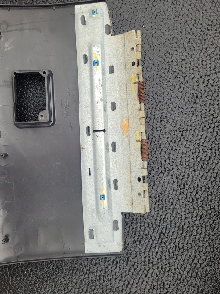 03-04 Guantera Mercury Marauder Panel Gris Carbón con Bisagra Foto 4 de 4