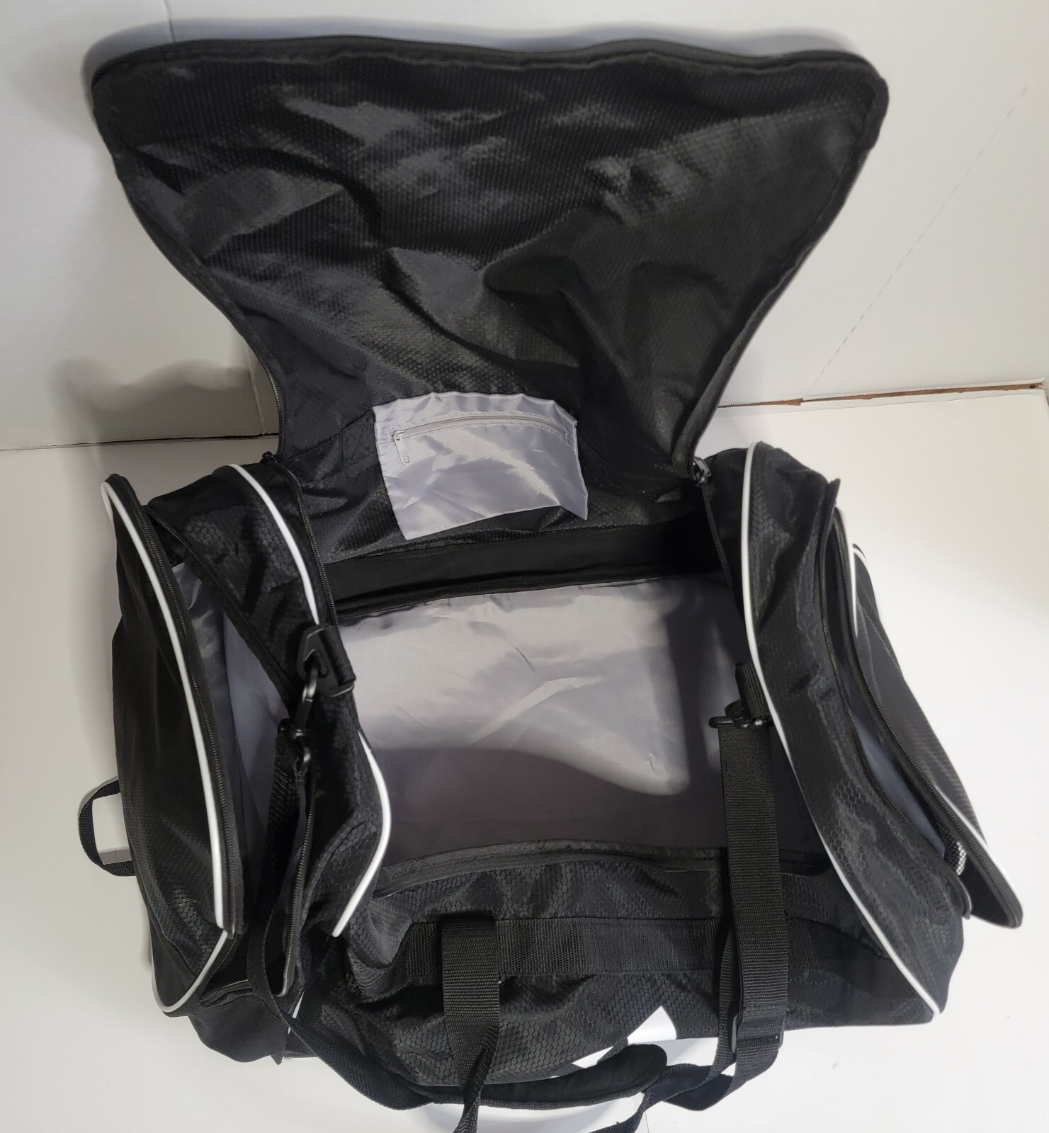 Defender IV EXLARGE Adidas Duffel Bag Classic Black. Gem