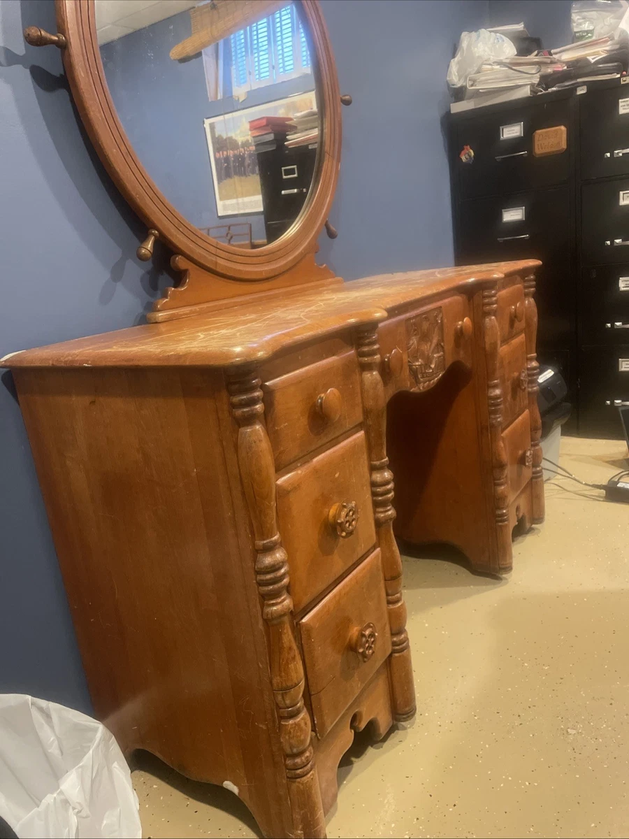 Virginia House Furniture In Antique Dressers & Vanities (1900-1950 