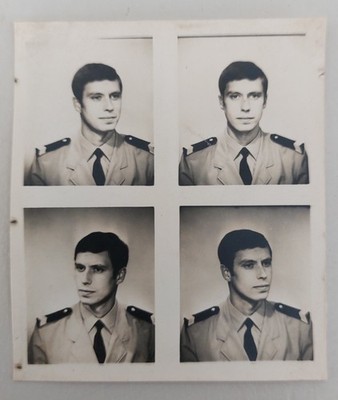 FOTOAUTOMAT 4 Ausweisfotos. Schöner junger Mann Militär .4 Posen