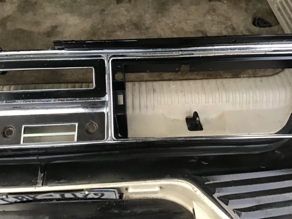 67 68 1967 1968 Pontiac Grand Prix Bonneville tablero biszel Foto 4 de 4