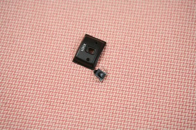 CANON EF 70-300 mm 4-5.6 IS USM LOCK SWITCH BUTTON COVER BY2-0971
