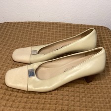 Salvatore Ferragamo Boutique Womens Sz 6 Beige Leather Block Heel Pumps Gancini