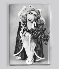 MISS PIGGY / BEAUTY QUEEN - 2" x 3"  POSTER MAGNET (muppets henson kermit retro)