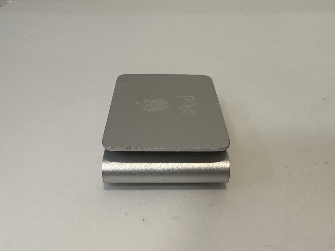 Apple iPod shuffle 2nd Generation Silver (1 GB) Works great