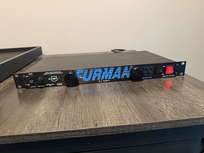 Furman PL-8 Series II 8-Outlet Power Conditioner & Light Module TESTED